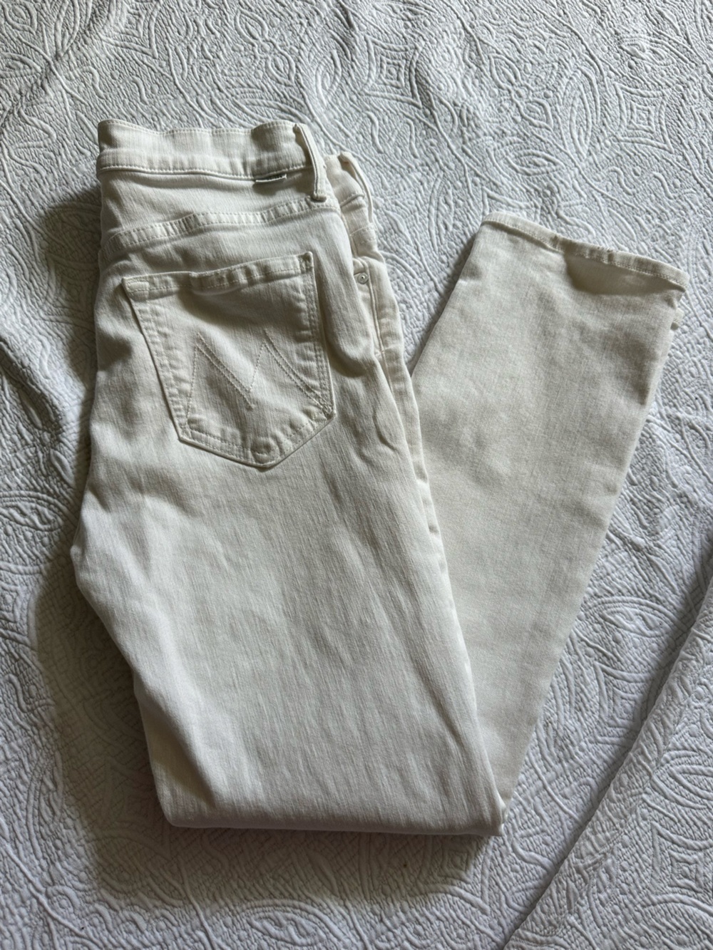 MOTHER The Mid Rise Dazzler Ankle Cream Jeans